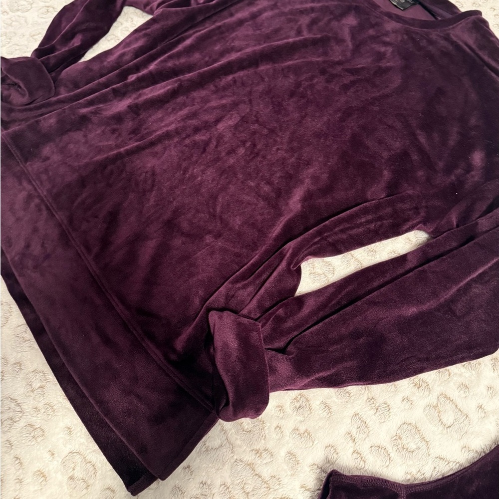32 DEGREE Rich Purple Velvet Top and Bottom Pajama Set / Loungewear - Picture 5 of 9